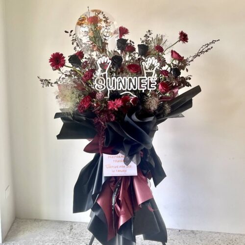 สแตนด์ดอกไม้แสดงความยินดี โทนสีเเดง-ดำ - D15
