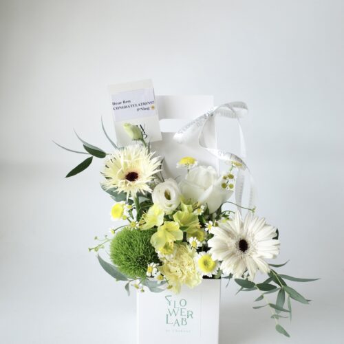 Tiny Box -กล่องดอกไม้สด สีเหลือง ขาว [F-TIN-022]