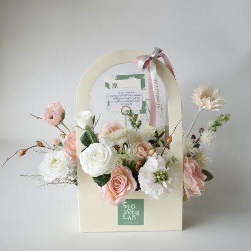 Paper Basket - กล่องดอกไม้ประดิษฐ์มีหูหิ้ว ดอกไม้สีขาว เเซมสีพีช [F-PBX-007]