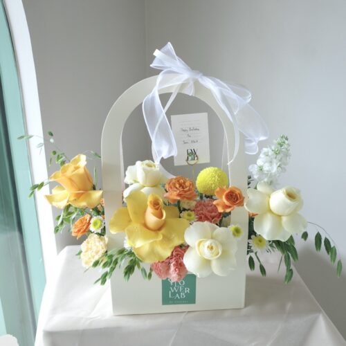 Paper Basket - กล่องดอกไม้สดมีหูหิ้ว ดอกไม้สีเหลือง เเซมส้ม [F-PBX-002]
