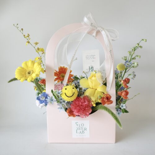 Paper Basket - กล่องดอกไม้สดมีหูหิ้ว ดอกไม้สีเหลือง เเซมส้ม [F-PBX-005]