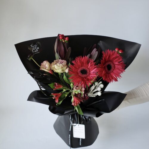 Small-S Bouquet - ช่อดอกไม้สดขนาดเล็ก โทนสีแดง [F-BOU-SS-002]