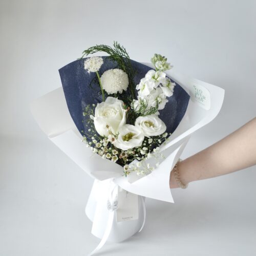 Small-S Bouquet - ช่อดอกไม้สดขนาดเล็ก โทนสีขาว [F-BOU-SS-004]
