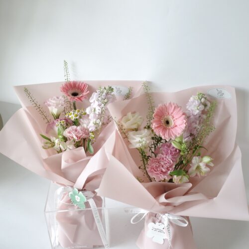 Small-S Bouquet - ช่อดอกไม้สดขนาดเล็ก โทนสีชมพู ขาว [F-BOU-SS-006]