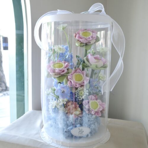 Tall Box M - กล่องดอกไม้ทรงสูงพลาสติกใสขนาดกลาง โทนสีชมพูฟ้า [F-TAL-M-009]