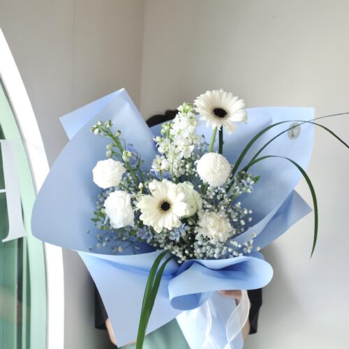 Small-M Bouquet - ช่อดอกไม้ขนาดเล็ก โทนสีขาว [F-BOU-SM-002]