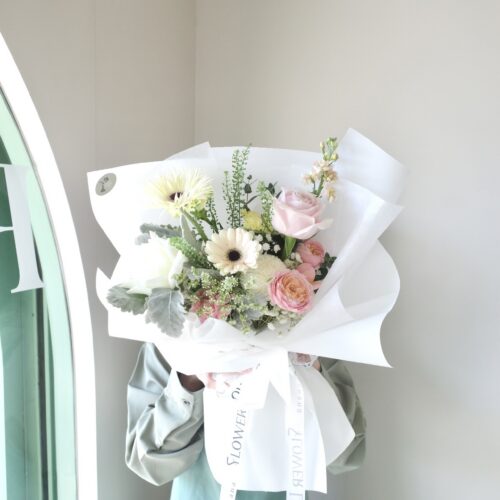 Small-M Bouquet - ช่อดอกไม้ขนาดเล็ก โทนสีชมพู ขาว แซมเหลือง [F-BOU-SM-003]