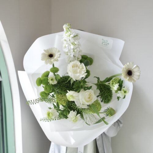 Small-M Bouquet - ช่อดอกไม้ขนาดเล็ก โทนสีเขียว ขาว [F-BOU-SM-005]