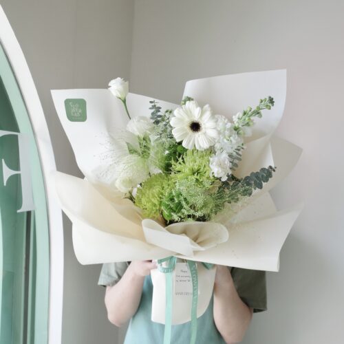 Small-M Bouquet - ช่อดอกไม้ขนาดเล็ก โทนสีเขียว ขาว [F-BOU-SM-009]
