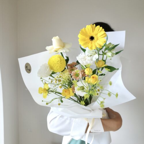Small-M Bouquet - ช่อดอกไม้ขนาดเล็ก โทนสีเหลือง ขาว [F-BOU-SM-001]