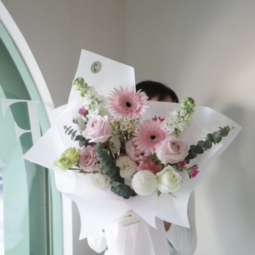 Small-L Bouquet - ช่อดอกไม้สดขนาดเล็ก โทนสีชมพูขาวเขียว [F-BOU-SL-002]
