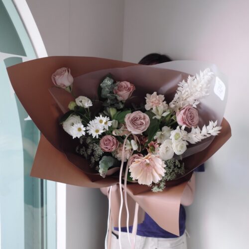 Medium-S Bouquet - ช่อดอกไม้สดขนาดกลาง โทนสีพีชเขียวขาว [F-BOU-MS-001]