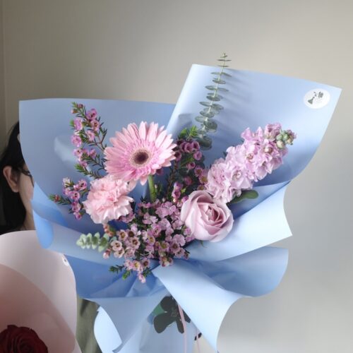Small-S Bouquet - ช่อดอกไม้สดขนาดเล็ก โทนสีชมพูม่วง [F-BOU-SS-012]
