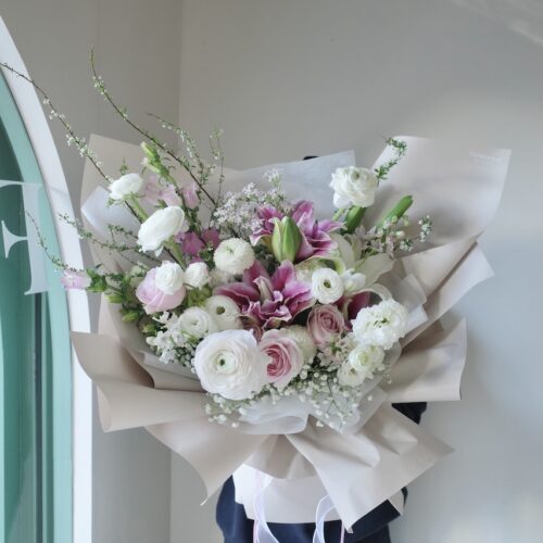 Medium-L Bouquet - ช่อดอกไม้สดขนาดกลาง โทนสีขาวชมพู [F-BOU-ML-001]
