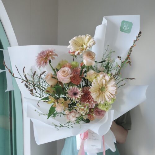 Small-L Bouquet - ช่อดอกไม้สดขนาดเล็ก โทนสีพีชส้มเหลือง [F-BOU-SL-012]