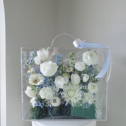 Crystal Box-กล่องดอกไม้อะคริลิคขนาดใหญ่ ดอกไม้โทนสีขาวฟ้า [F-CRY-L-024]